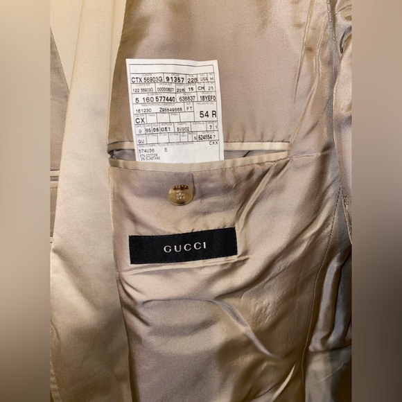 Gucci Tan colored Ultra Classy 2 bottom Blazer  in Excellent Condition (54R) - Picture 4 of 8